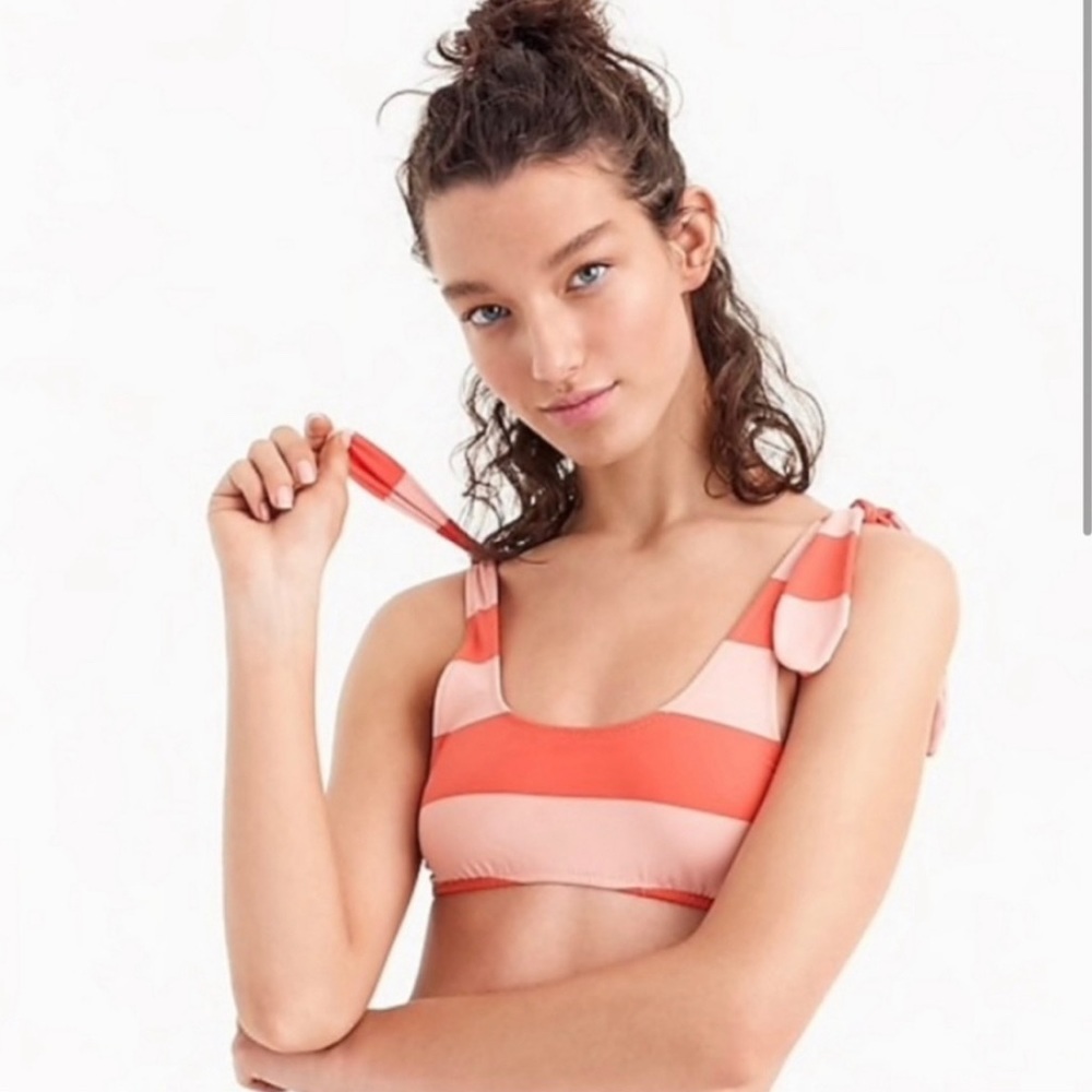 J Crew Playa tie strap bikini top in peach orange. ‎ Size small